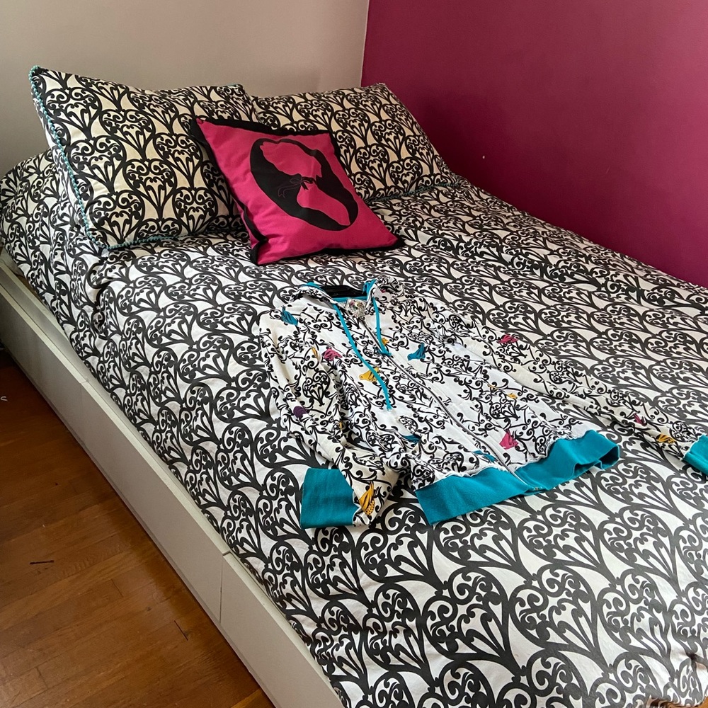 Youth bedding set with reversible duvet cover. Matching hoodie included.